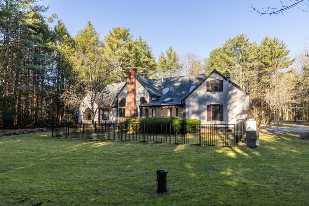 125 Woods Run Rollinsford NH 03869