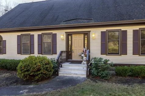 125 Woods Run Rollinsford NH 03869