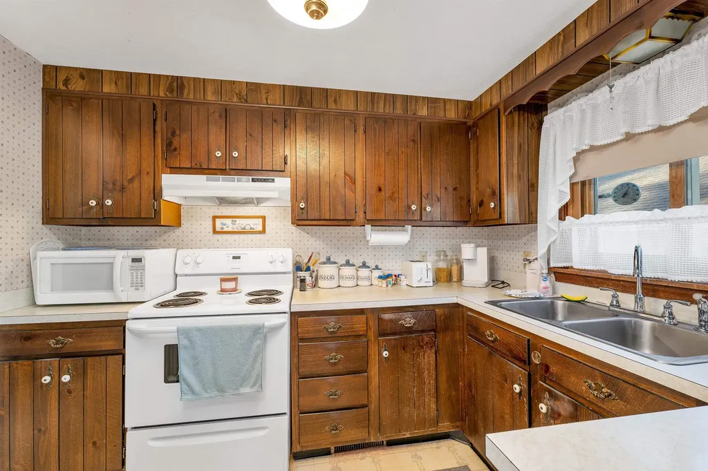 236 Mallego Road Barrington NH 03825