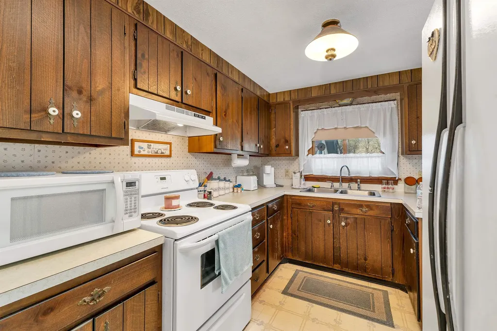 236 Mallego Road Barrington NH 03825