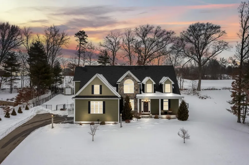 25 Lamplighter Lane Salem NH 03079