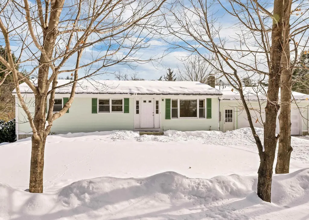 28 Swain Road Gilford NH 03249