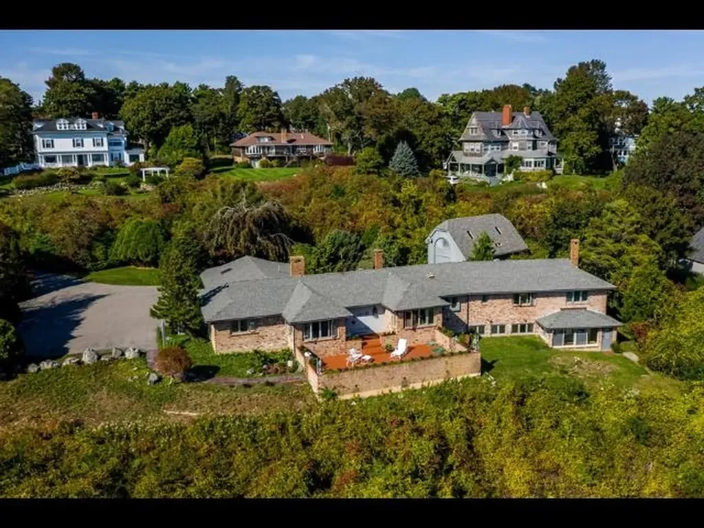 20 Aldis Lane York ME 03909