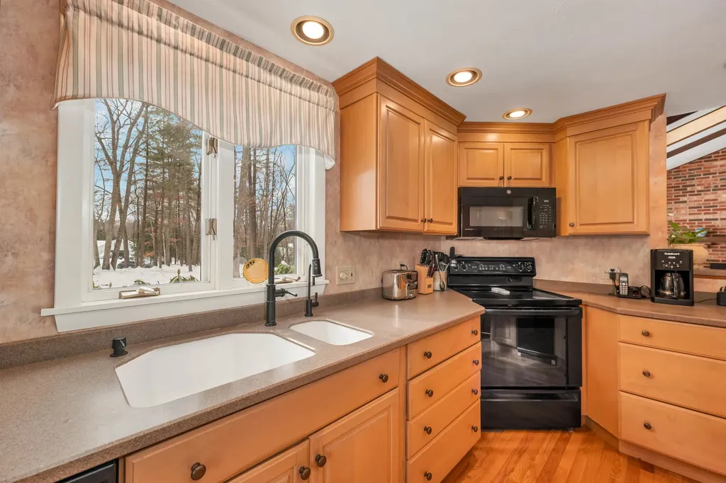 13 Park Street Windham NH 03087