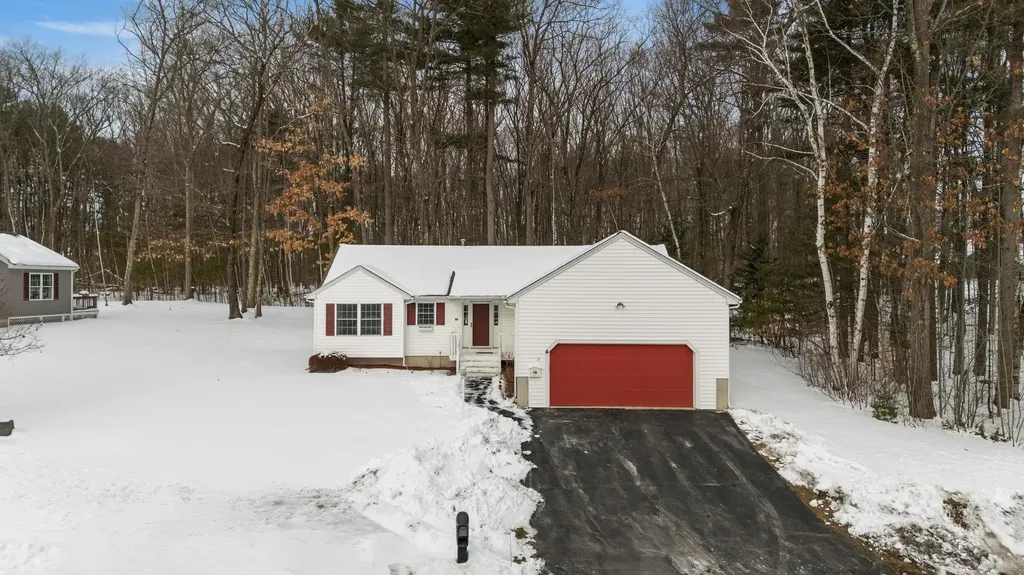 19 Glasgow Circle Hudson NH 03051
