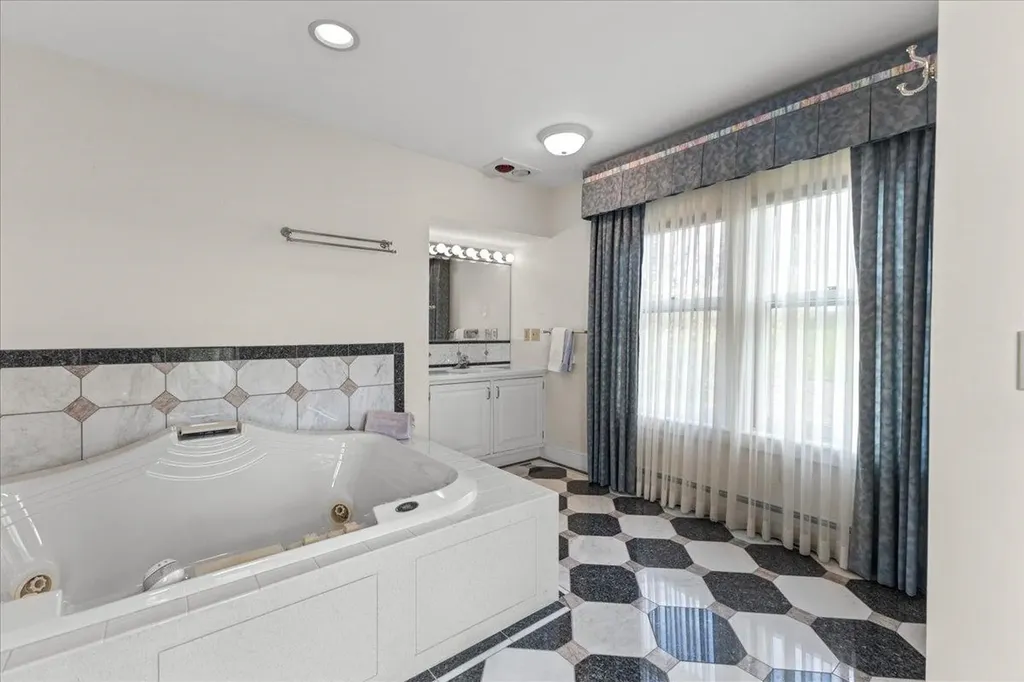 30 Lake Road Panton VT 05491