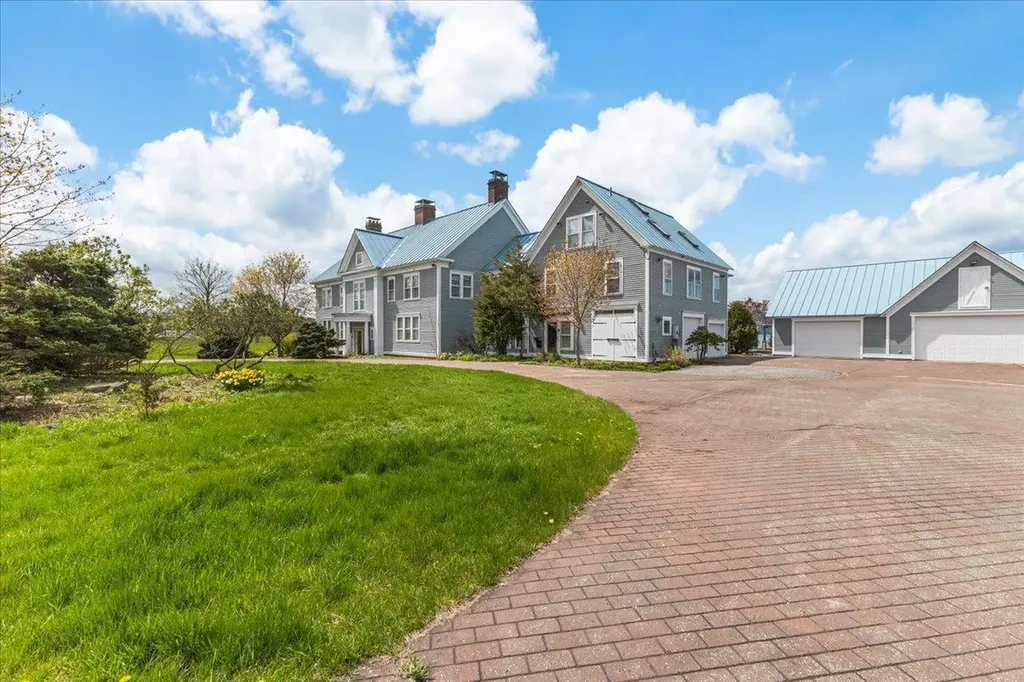 30 Lake Road Panton VT 05491