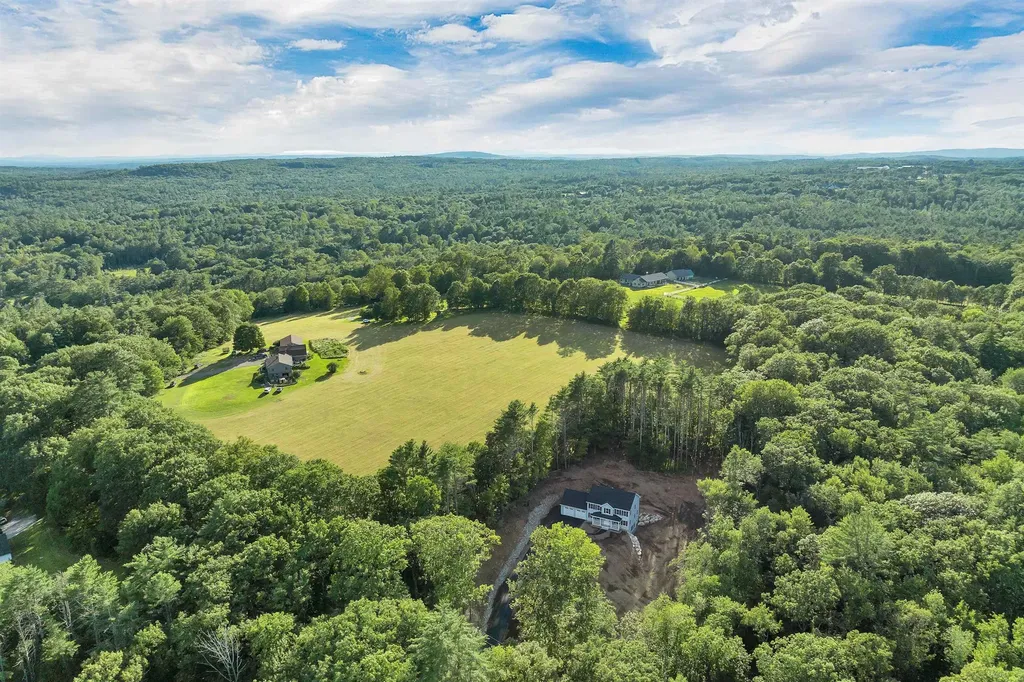 127 Kaime Road Chichester NH 03258