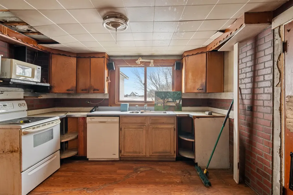 82 Allen Road Grand Isle VT 05458-2011