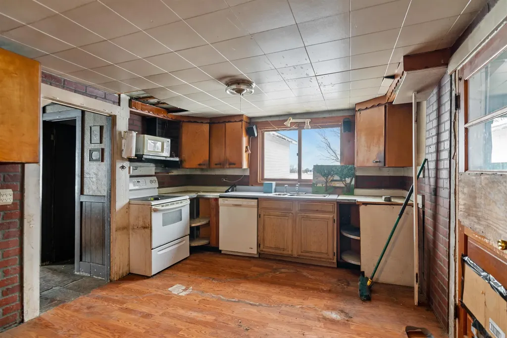 82 Allen Road Grand Isle VT 05458-2011