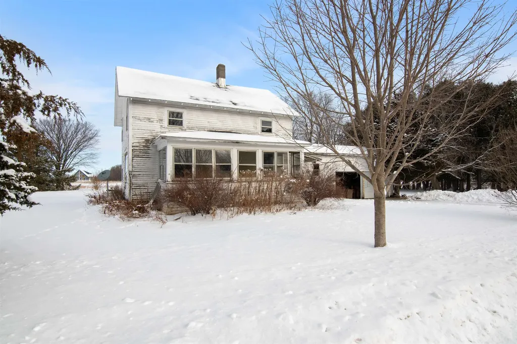 82 Allen Road Grand Isle VT 05458-2011