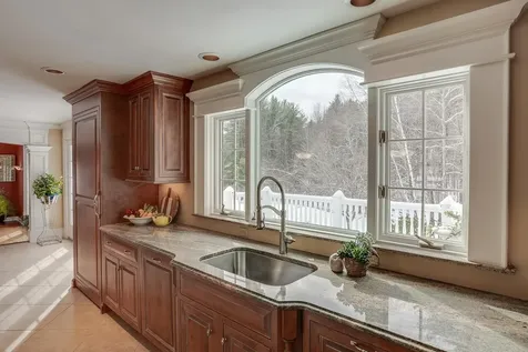 5 Pembroke Way Bedford NH 03110
