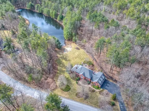 5 Pembroke Way Bedford NH 03110