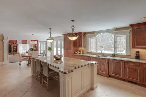 5 Pembroke Way Bedford NH 03110