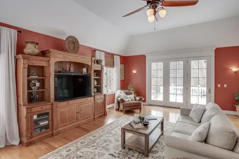 5 Pembroke Way Bedford NH 03110