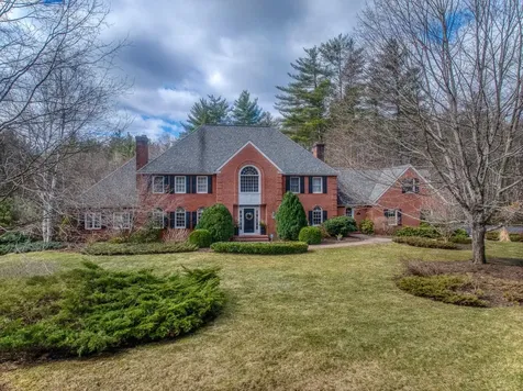 5 Pembroke Way Bedford NH 03110
