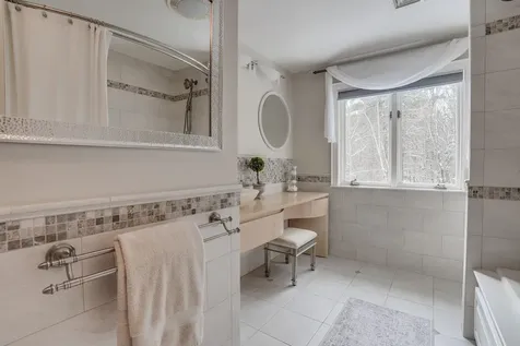 5 Pembroke Way Bedford NH 03110