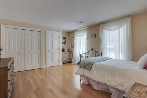 5 Pembroke Way Bedford NH 03110
