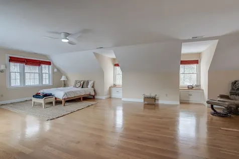 5 Pembroke Way Bedford NH 03110