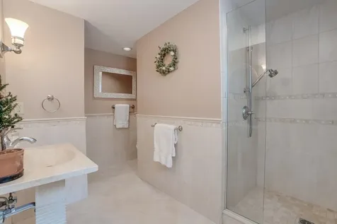 5 Pembroke Way Bedford NH 03110