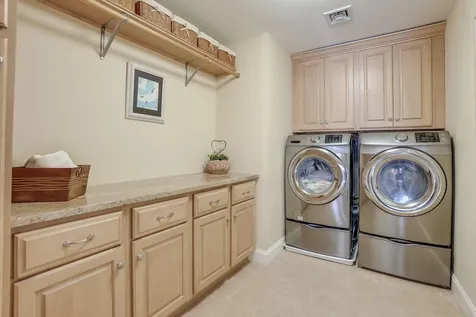 5 Pembroke Way Bedford NH 03110