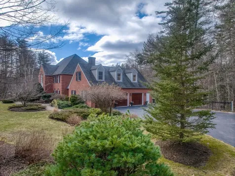 5 Pembroke Way Bedford NH 03110