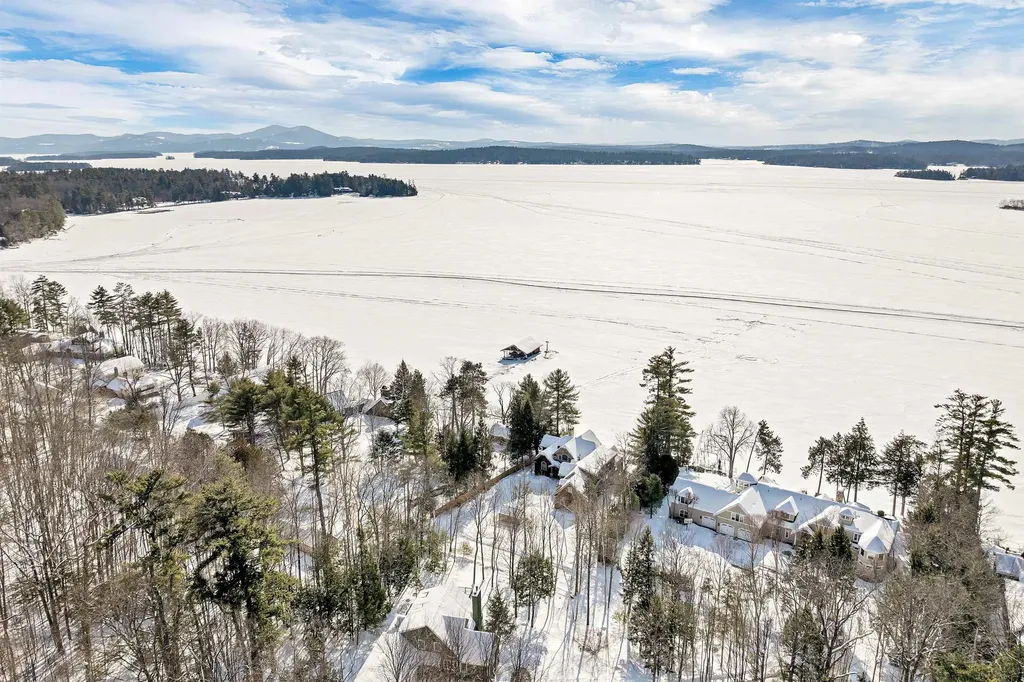 40 Boathouse Road Moultonborough NH 03254