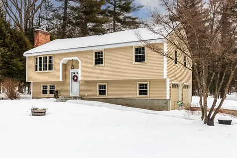 11 Center Street Litchfield NH 03052