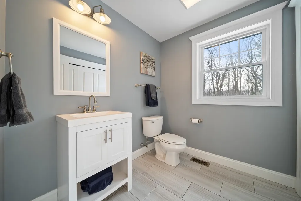 227 Ash Swamp Road Newmarket NH 03857