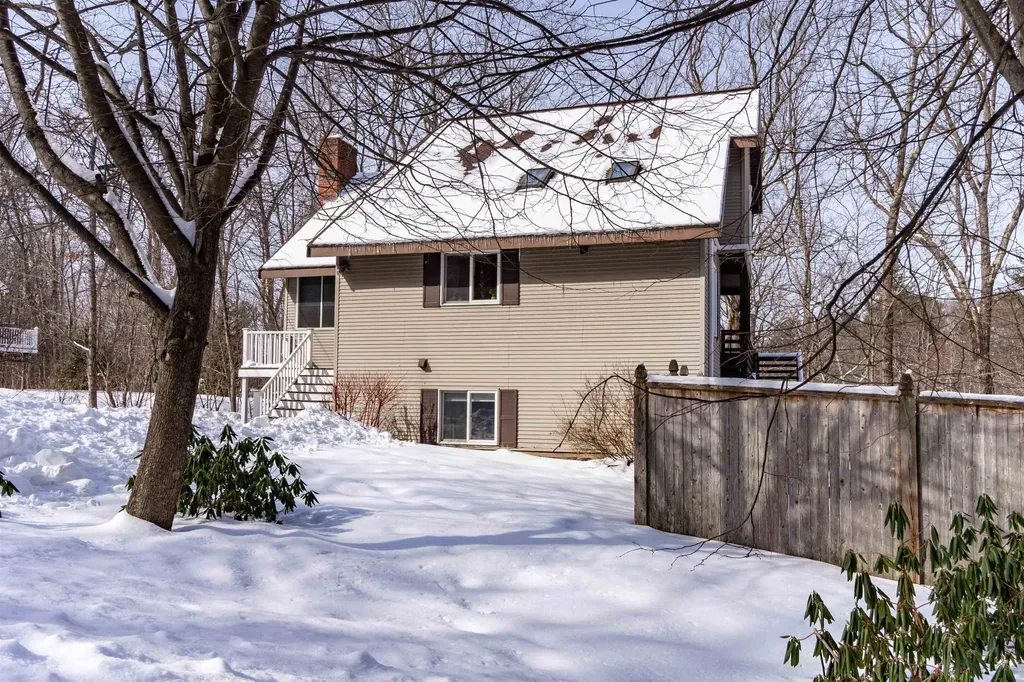 24 Easthill Drive Hudson NH 03051