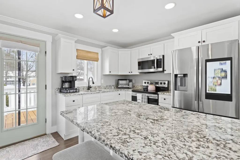 594 S Mammoth Road Manchester NH 03109