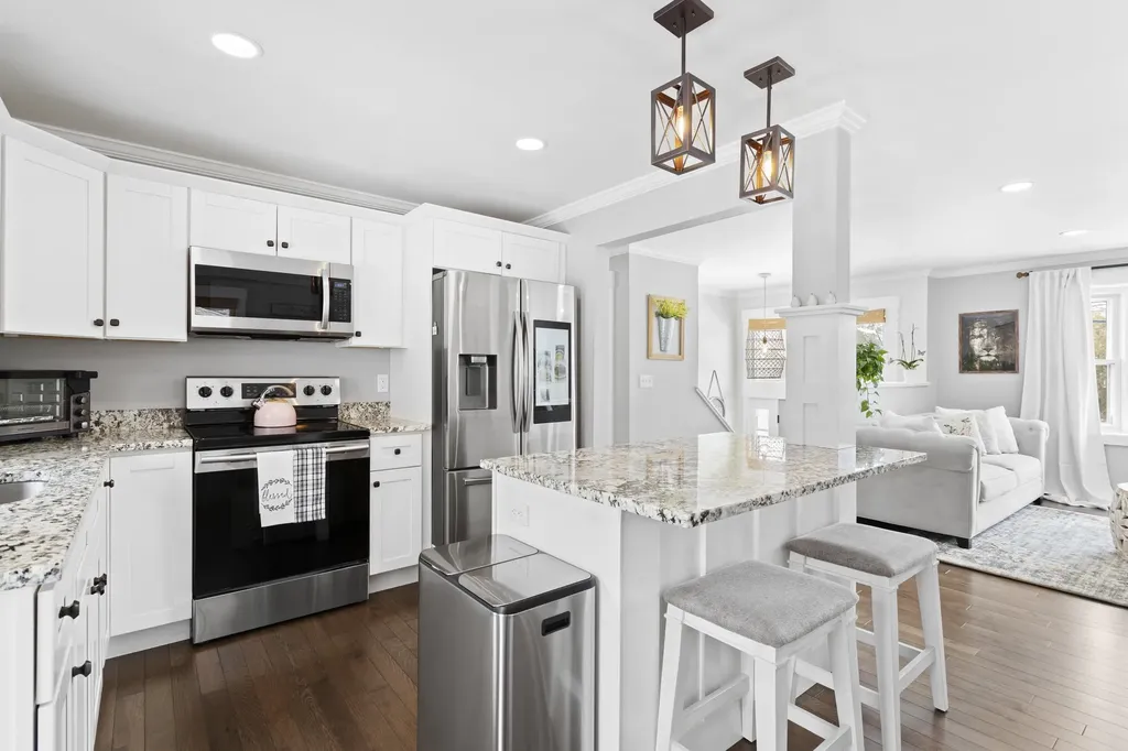 594 S Mammoth Road Manchester NH 03109