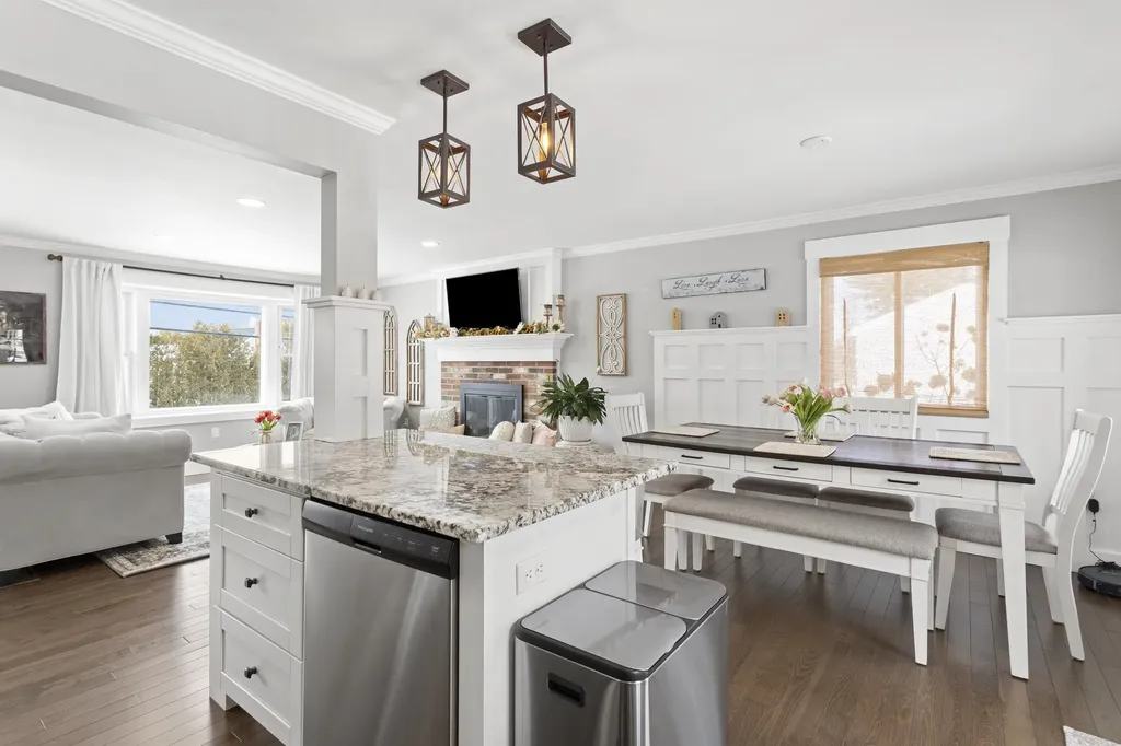 594 S Mammoth Road Manchester NH 03109