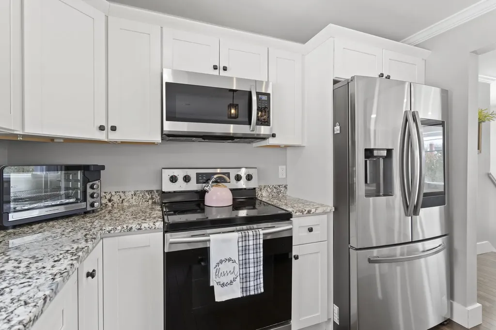 594 S Mammoth Road Manchester NH 03109