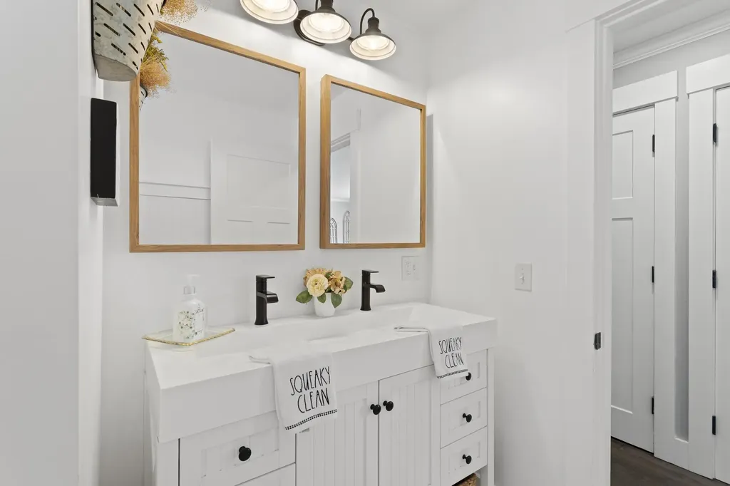 594 S Mammoth Road Manchester NH 03109