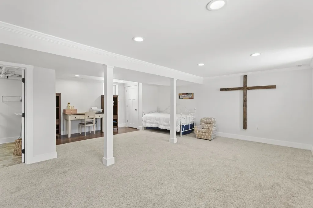 594 S Mammoth Road Manchester NH 03109