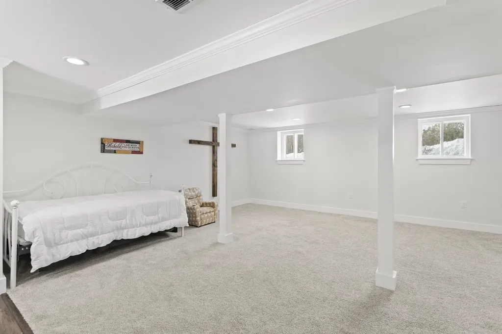 594 S Mammoth Road Manchester NH 03109