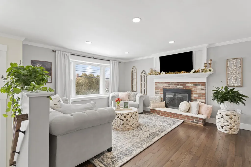 594 S Mammoth Road Manchester NH 03109