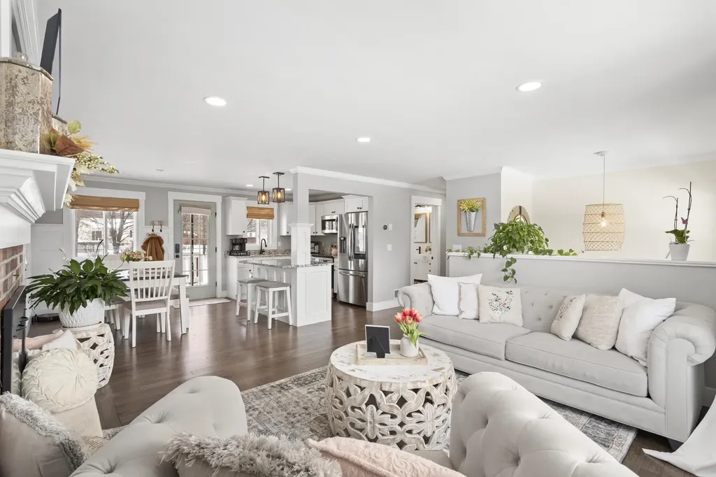 594 S Mammoth Road Manchester NH 03109