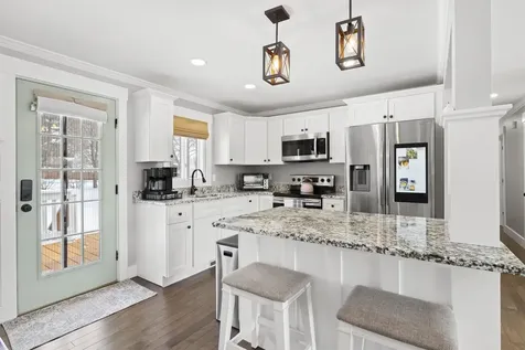 594 S Mammoth Road Manchester NH 03109