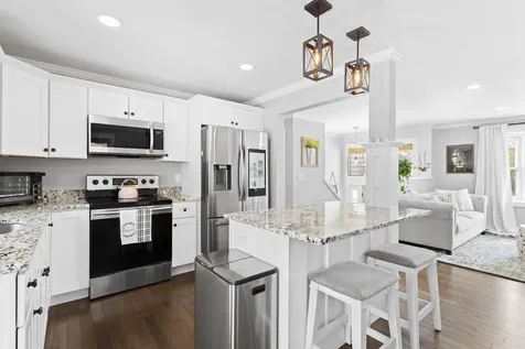 594 S Mammoth Road Manchester NH 03109