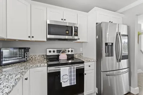 594 S Mammoth Road Manchester NH 03109