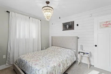 594 S Mammoth Road Manchester NH 03109