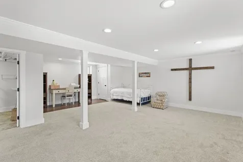 594 S Mammoth Road Manchester NH 03109