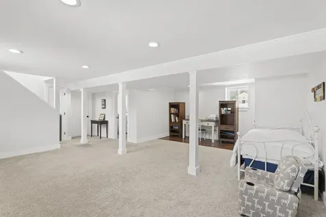 594 S Mammoth Road Manchester NH 03109