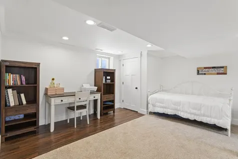 594 S Mammoth Road Manchester NH 03109