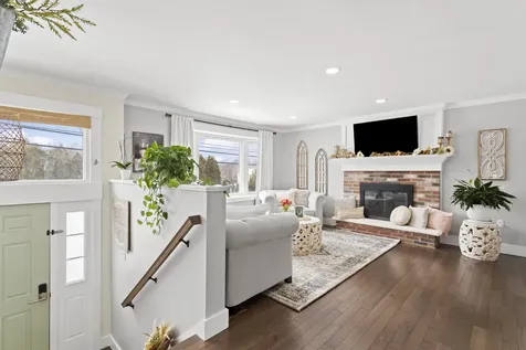 594 S Mammoth Road Manchester NH 03109