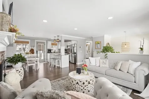 594 S Mammoth Road Manchester NH 03109