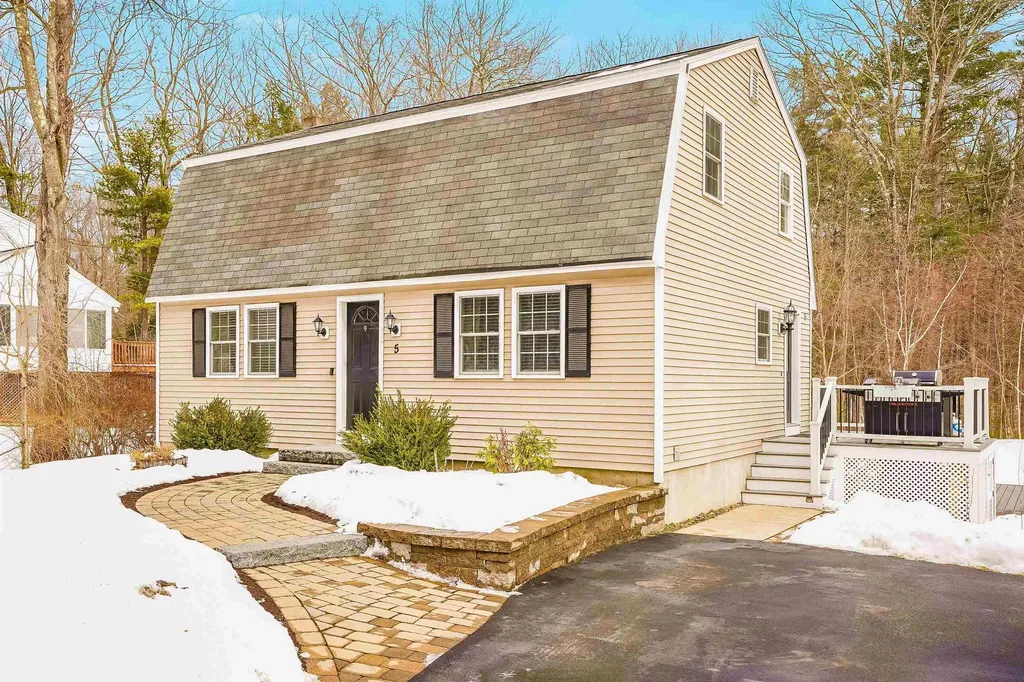 5 Imperial Drive Londonderry NH 03053