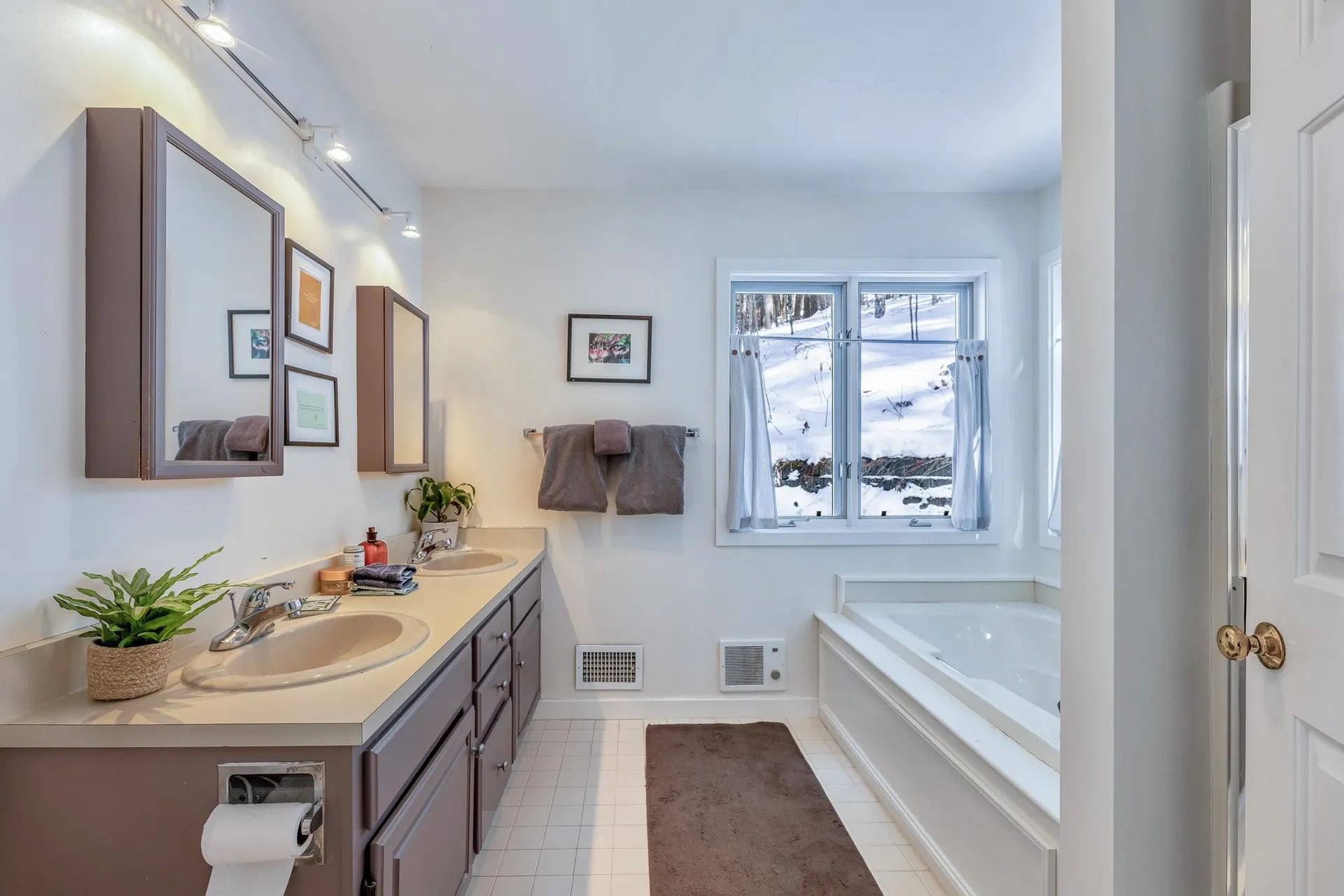 383 Jay Hill Road Hartford VT 05059